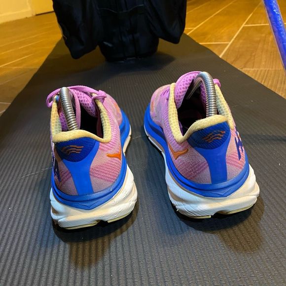 HOKA ONE ONE CLIFTON 9 - Women’s Running Shoes - SIZE 8.5B - Picture 3 of 11